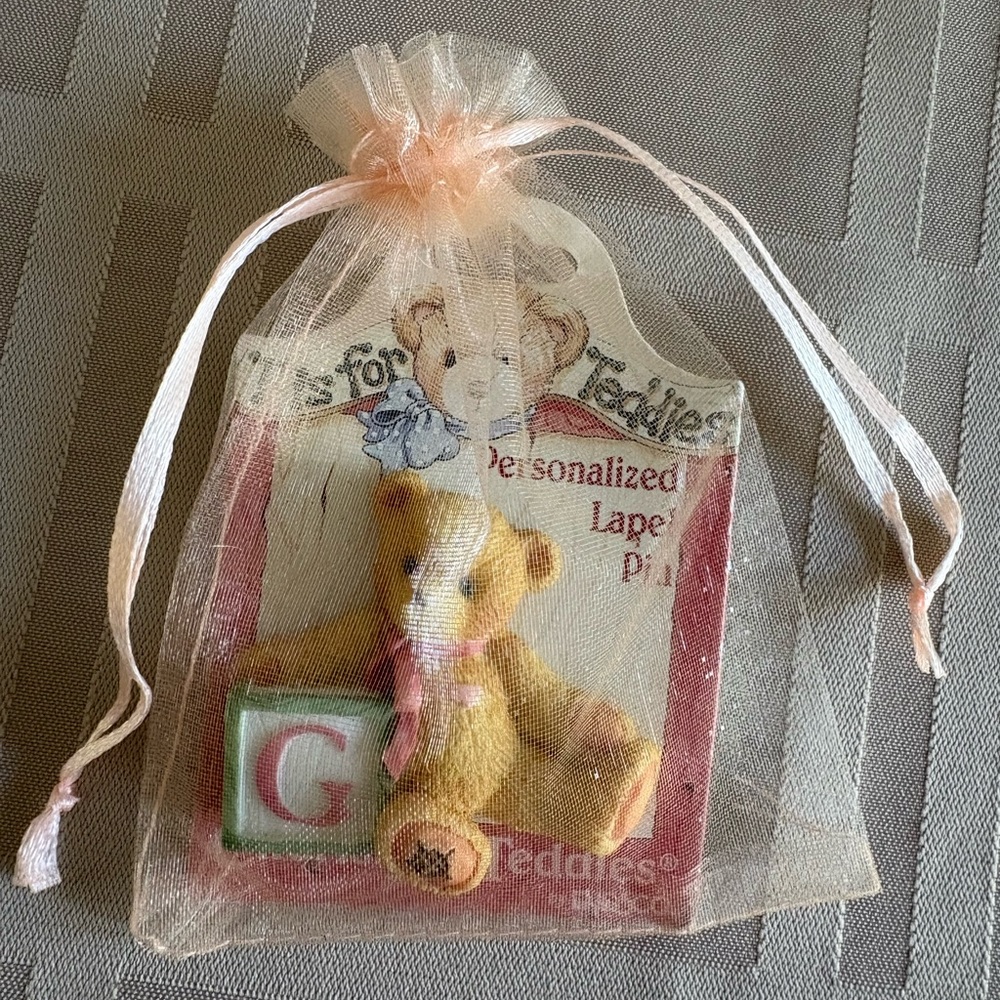 Enesco Teddy Bear with Pink Scarf and Block Lapel Pin G Initial NWT 1996 Vintage